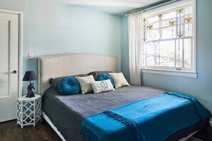 8 soverom, memory foam-senger, strykejern/-brett og reiseseng for barn