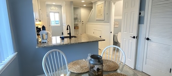 Beautiful Summerhouse Condo Ocean & Intracoastal Views 3 Min Walk to the Beach!