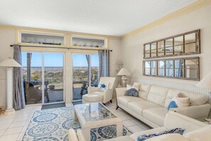 Smart TV, books, offices - 'Sandpiper' Ocean Front Townhouse (Fernandina Beach)