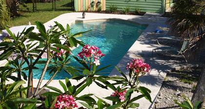 Cottage mit Pool und Anlegestelle, nur wenige Minuten nach Key West