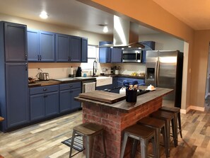 Microwave, dishwasher, coffee/tea maker, cookware/dishes/utensils