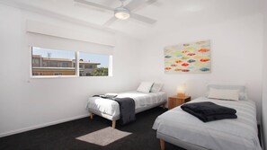 3 bedrooms, desk, iron/ironing board, WiFi