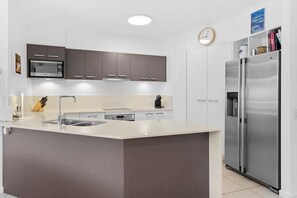 冰箱、微波炉、烤箱、炉灶