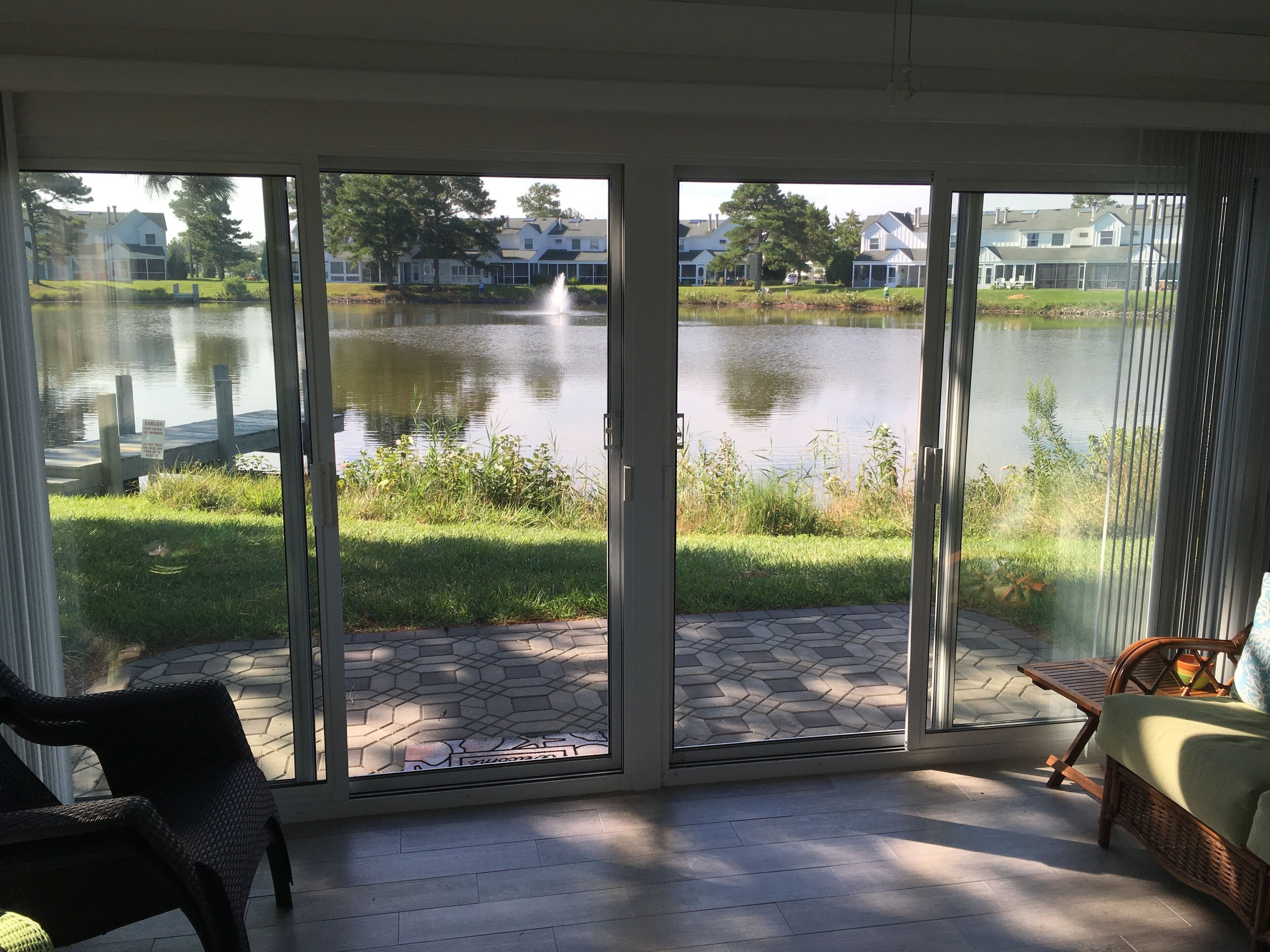 Quiet and Relaxing End Unit Townhouse with Lakefront View