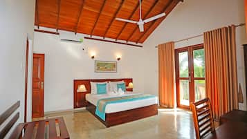 5 bedrooms, desk, soundproofing, free WiFi