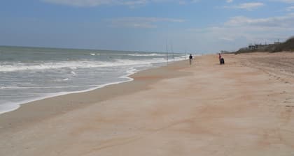 September Discount House on the Beach, 3Bedroom, Private Pool,Ormond-by-the-Sea!