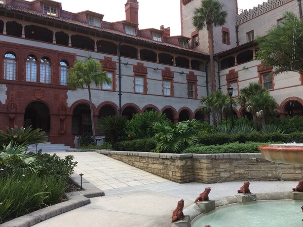 Exterior - Last minute gate away.House on the Beach,4 bedr, Private Pool,Ormond-by-the-Sea! (Ormond Beach)