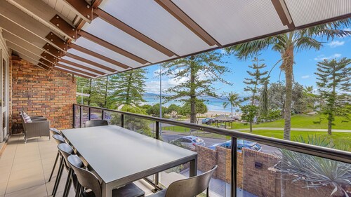 208 Marine Parade - Snapper Rocks / Rainbow Bay Beachfront