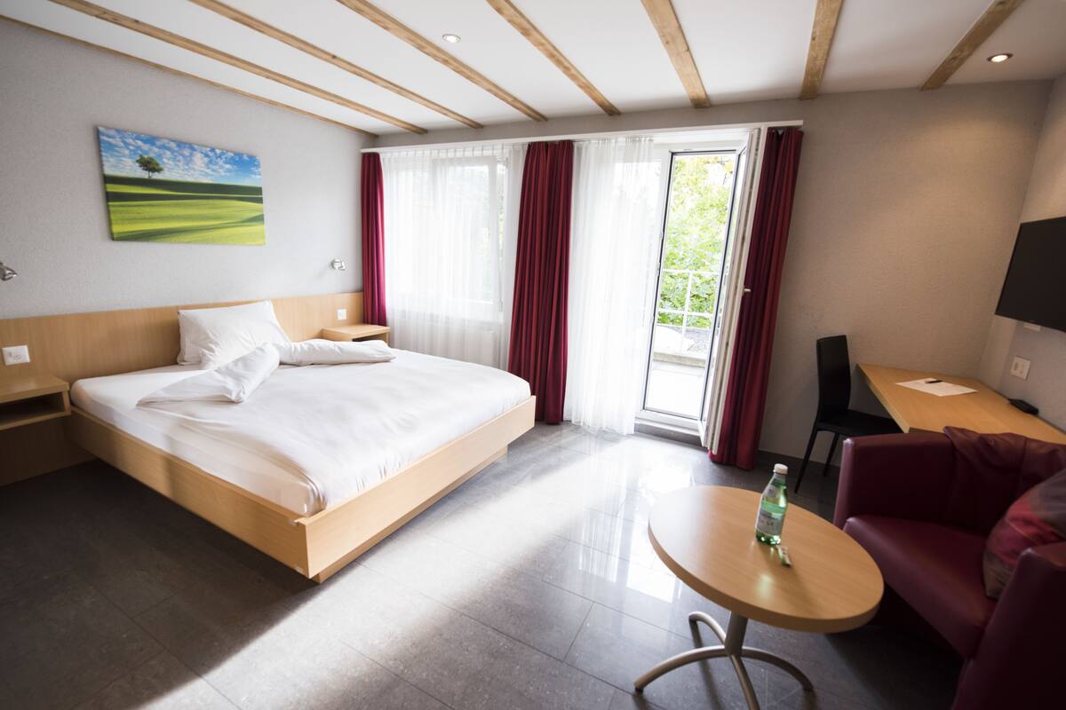 Double Room | Desk, blackout curtains, free WiFi, bed sheets