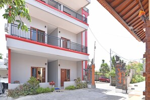 Front of property - RedDoorz @ Uluwatu Bali (Pecatu)