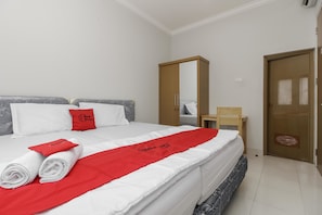 1 bedroom, desk, free WiFi, bed sheets