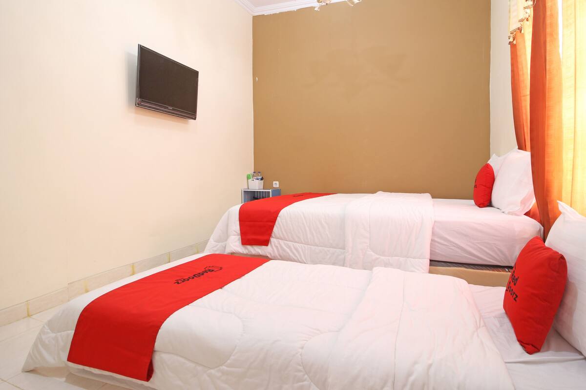 Desk, free WiFi, bed sheets