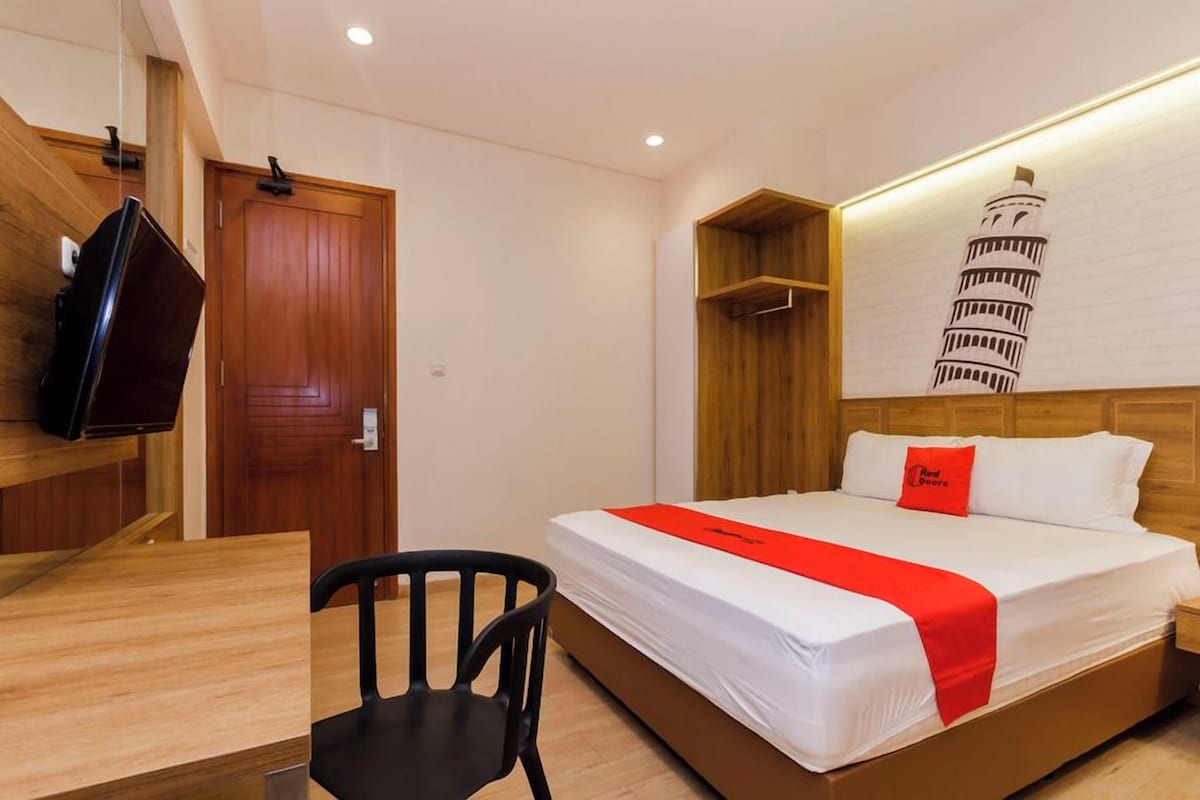 reddoorz room
