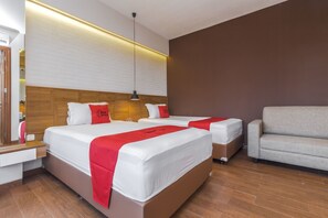 Deluxe Twin Room | Desk, free WiFi, bed sheets - RedDoorz Plus @ CBD Bintaro (South Tangerang)