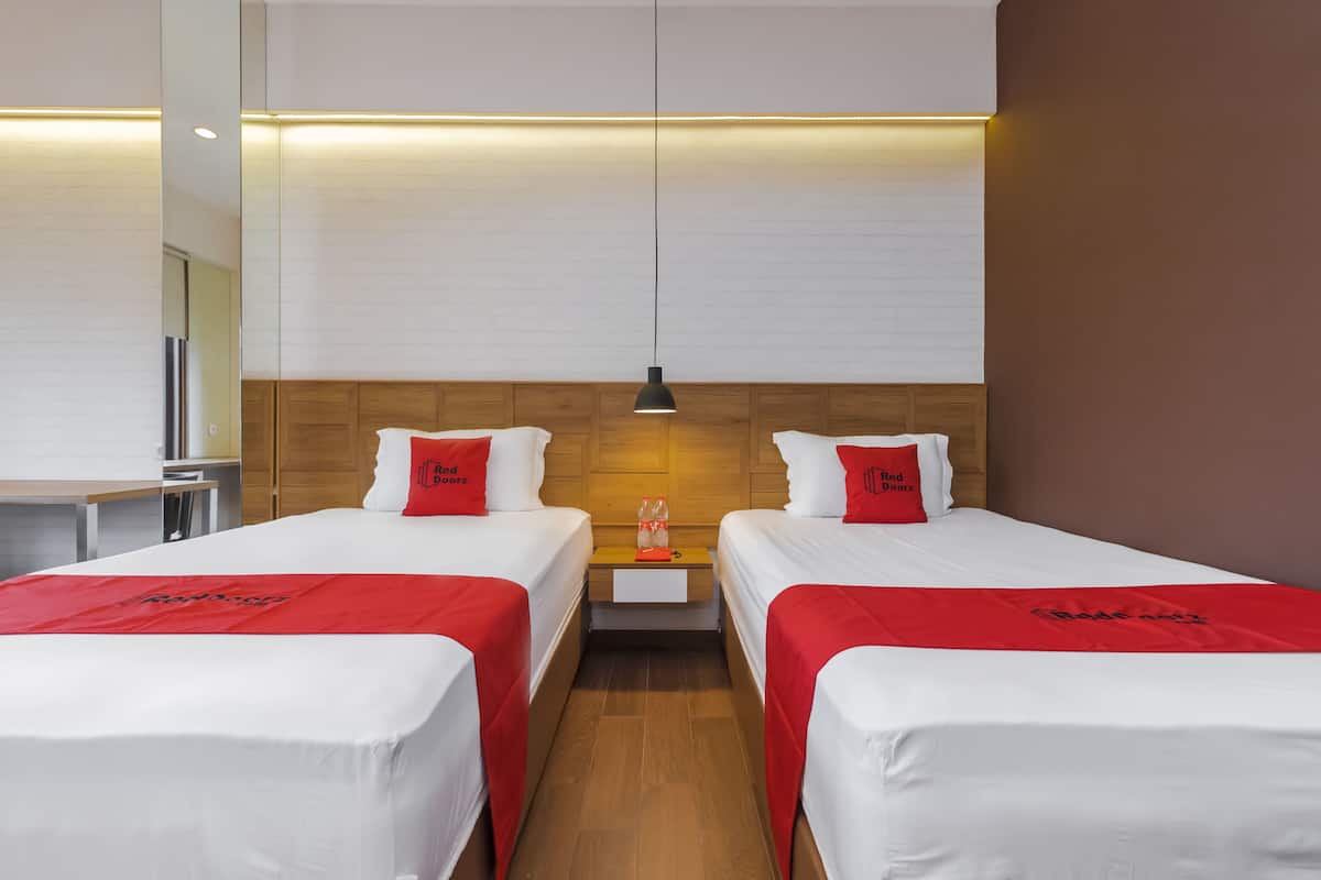 Deluxe Twin Room | Desk, free WiFi, bed sheets
