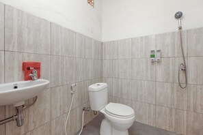 Douche, articles de toilette gratuits, serviettes fournies