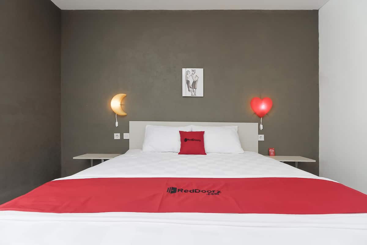 Escritorio, wifi gratis y ropa de cama 