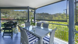 Outdoor dining - Sunny Time - Light, Bright, Airy & Close to Beach (Avoca)