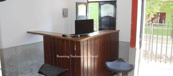 Roaming Sudamerica Hostel esta ubicada a media cuadra de la playa de Taganga.