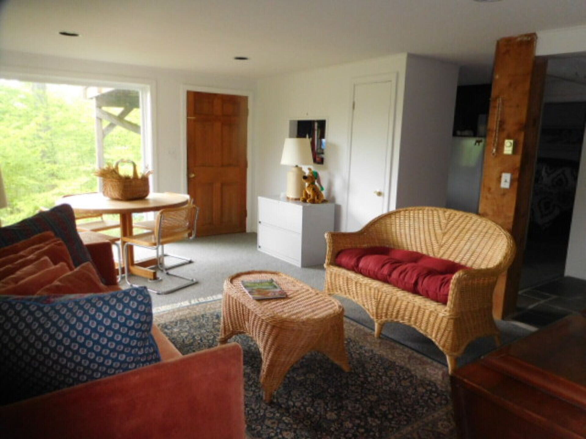 Living Room / 
Dining Area Looking North