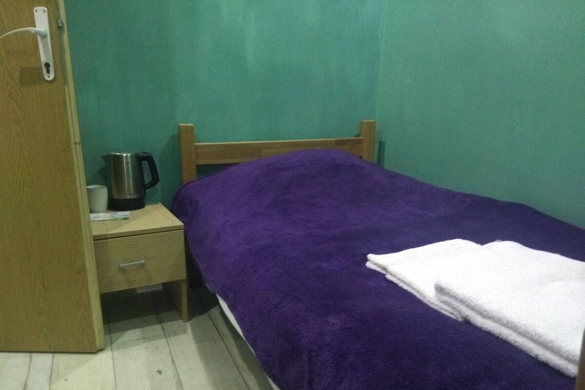 Free WiFi, bed sheets