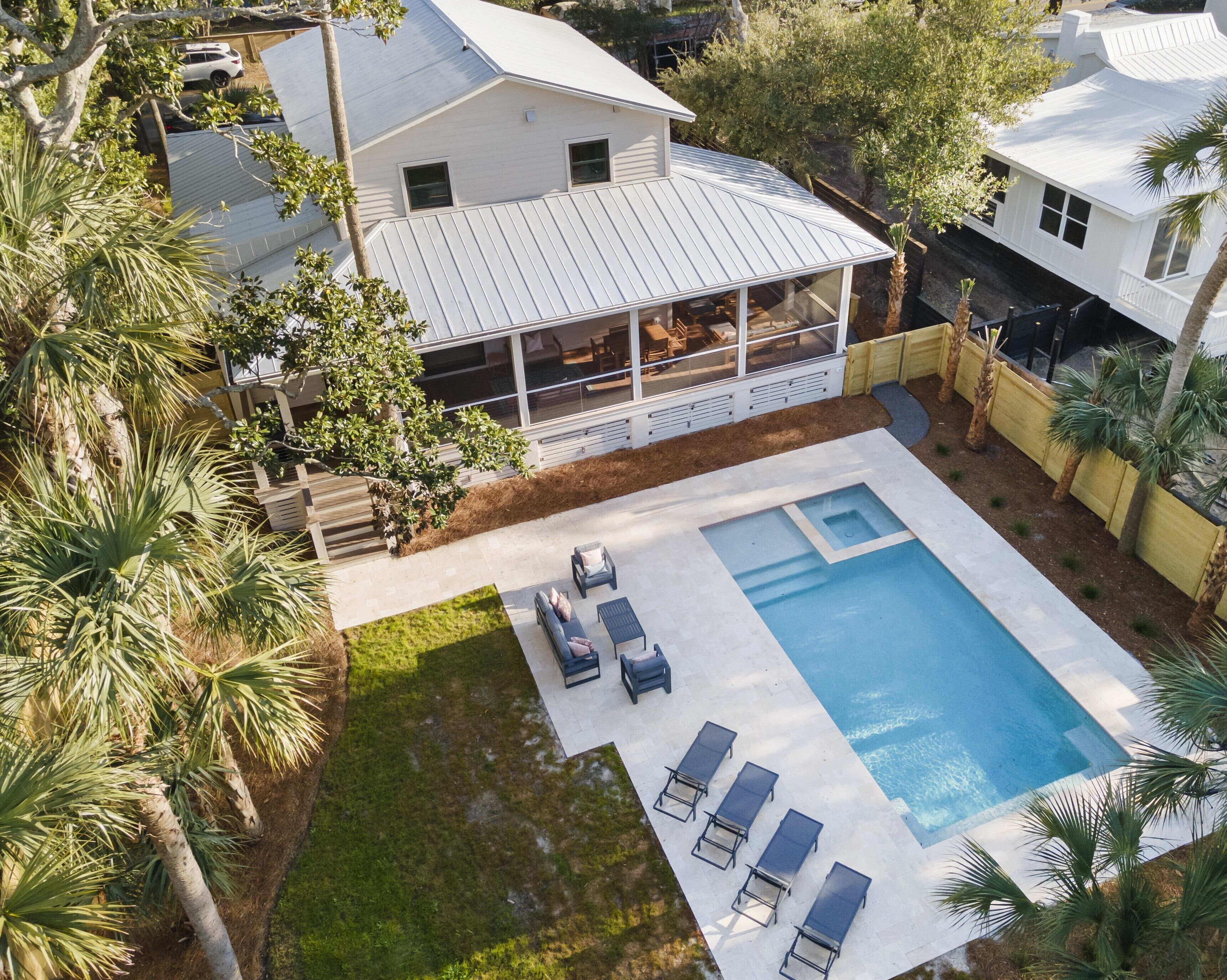 1st Block E Hudson - Green Wave - New and Improved - Pool and Hot Tub - Ideal Central Location