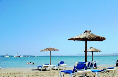 Luxury 4 Bedroom Villa, Large Heated* Pool, Integrated Jacuzzi