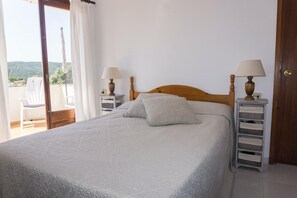 3 bedrooms, iron/ironing board, travel cot, free WiFi