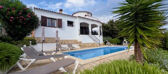 Three bedroom villa with private pool & Seaview.