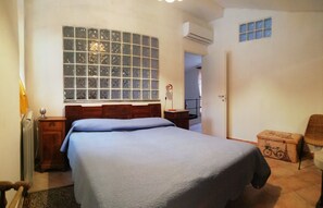 3 bedrooms, iron/ironing board, travel crib, free WiFi