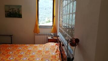 3 bedrooms, iron/ironing board, travel cot, free WiFi