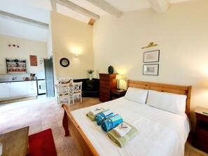 1 bedroom, iron/ironing board, travel cot, free WiFi