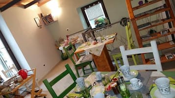 Free daily continental breakfast