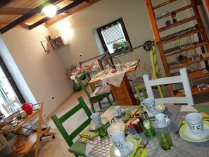 Desayuno continental gratuito y diario