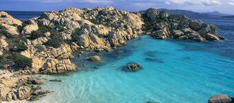 Private peaceful enclosed Villa with own Pool, Free Wifi and Extensive Gardens 