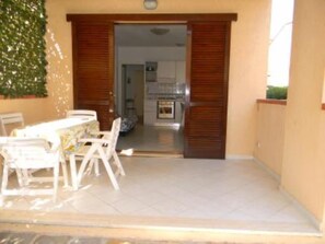 Outdoor dining - Apartment with private entrance,  outdoor space and parking, near at  the beach (Marina di Grosseto)