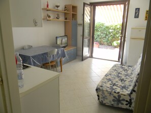 2 bedrooms, iron/ironing board, free WiFi, wheelchair access