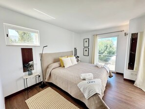 4 bedrooms, iron/ironing board, free WiFi, bed sheets - Villa Ohana · Stylish 4-Bed Retreat for 8 Guests with Pool in Sunny Cala d’Or (Cala d'Or)