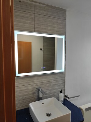 淋浴設備、提供毛巾、番梘、廁紙