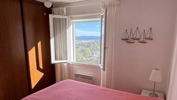 2 bedrooms, iron/ironing board, travel crib, free WiFi