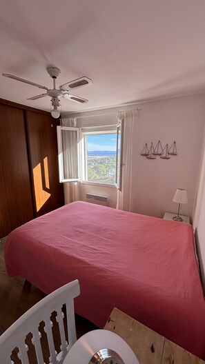 2 soverom, strykejern/-brett, reiseseng for barn og wi-fi (inkludert)