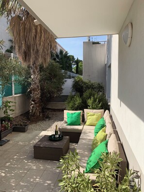 Terrace/patio - Two bedroom apartment near to charming historic port (Marseillan)