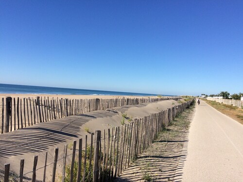 Two bedroom apartment near to charming historic port