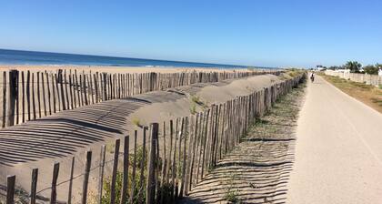 Appartement de deux chambres prĂšs du charmant port historique