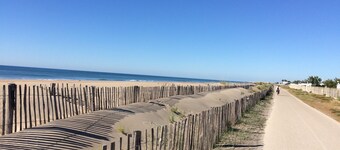 Two bedroom apartment near to charming historic port