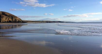 Beautiful Converted Barn - close to Newgale Beach & Pembrokeshire Coast