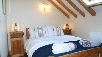 2 bedrooms, iron/ironing board, travel cot, free WiFi