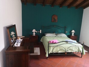 3 chambres, fer et planche à repasser, Wi-Fi gratuit, draps fournis