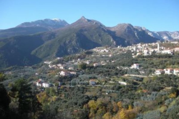 Entre la mer et la montagne de la Ligurie, dans le village de Magliolo...