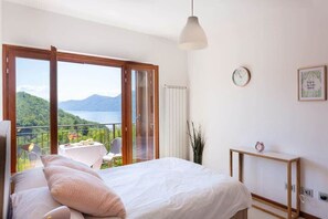 3 bedrooms, iron/ironing board, travel cot, WiFi - Family friendly Italian Lakes villa rental (Dumenza)